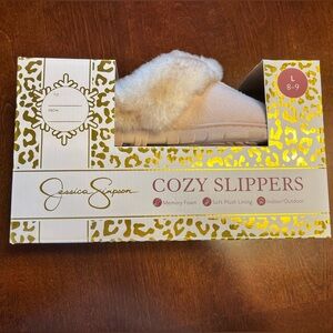 Jessica Simpson pink cozy slippers size large (8-9)